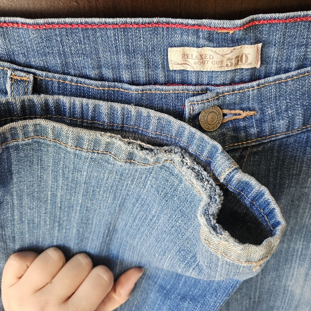 Levi's Relaxed Boot Cut 550 Jeans - Picture 9 of 9